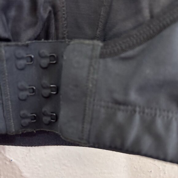 Lululemon Ta Ta Tamer Bra Black Strong Support Size 38D  Full Coverage - Picture 5 of 6